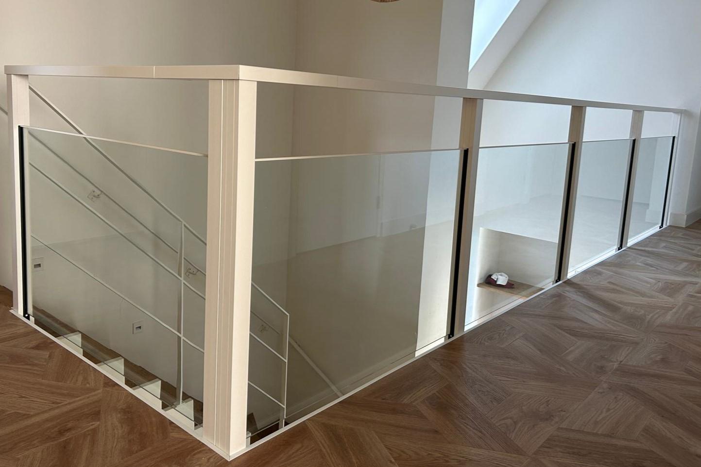 Lasinen tilanjako (alumiinitolpat)